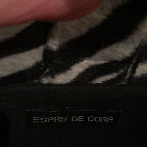 Esprit Zebra Purse with detachable shoulder strap - Picture 3 of 12